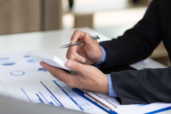 How to Calculate the Optimal Asset Allocation in a Real Estate Investment Portfolio?