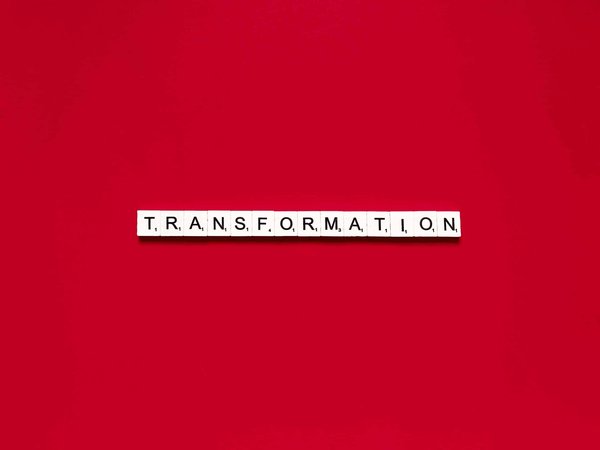 How Can AI-Enhanced Smart Mirrors Transform Retail Fitting Rooms?